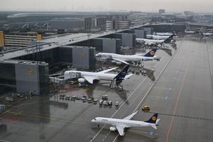 Lufthansa streicht weitere Flüge nach Nahost. (Archivbild) - Foto: Arne Dedert/dpa