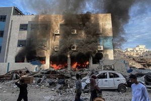 Bei einem israelischen Raketenangriff auf ein Haus in Beit Lahia im n - Foto: Hadi Daoud/APA Images via ZUMA Press Wire/dpa