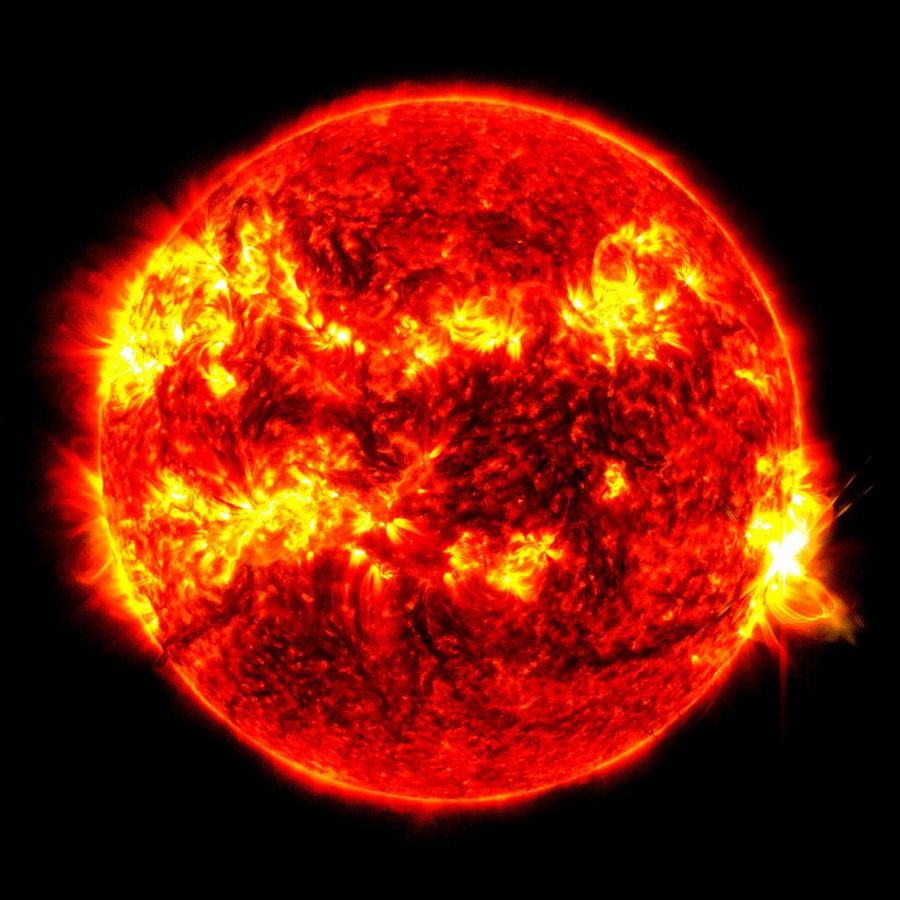 Innerhalb der Phase maximaler Sonnenaktivität sind die Chancen gut, weiter farbenfrohe Polarlichter über der Erde zu sehen. - Foto: Solar Dynamics Observatory/NASA via AP/dpa