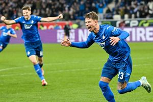 Adam Hlozek jubelt über das späte Tor zum 2:2. - Foto: Uwe Anspach/dpa