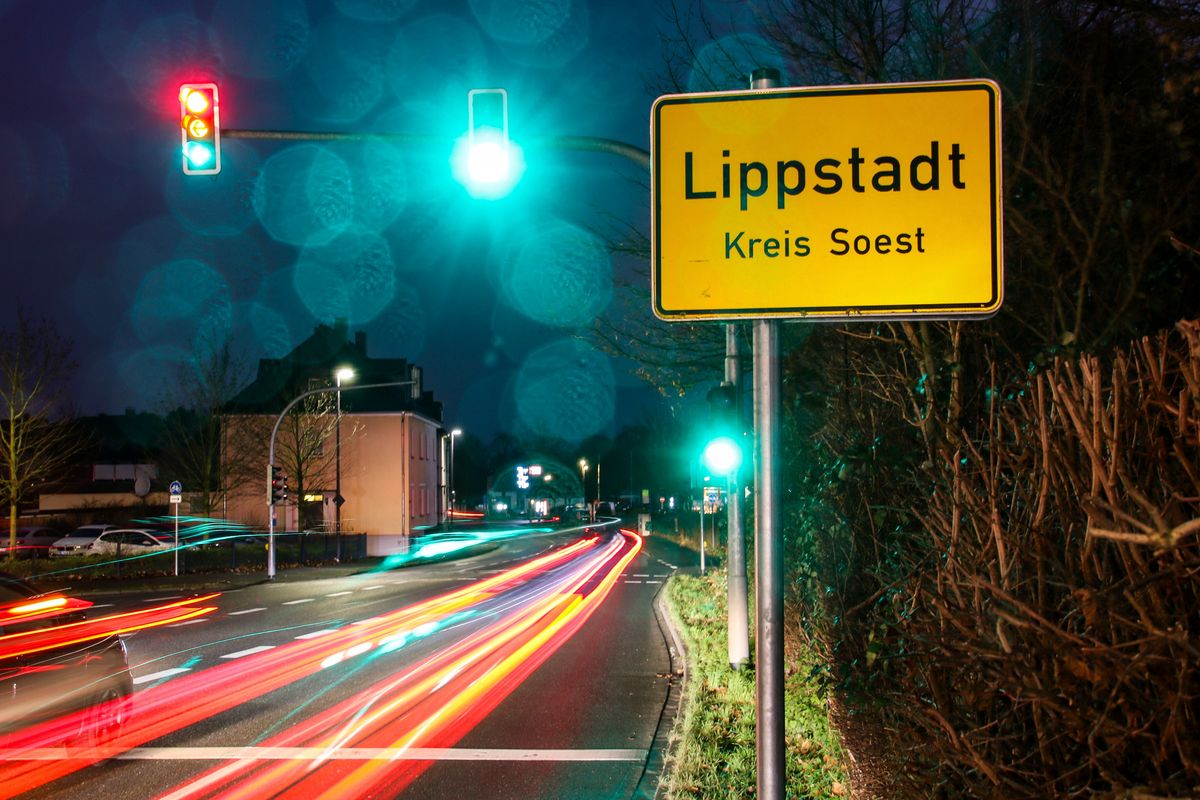 Wie selbstverständlich liest sich das Ortseingangsschild heute. Ältere Lippstädter haben aber wohl immer noch daran zu knacken, dass der Sitz und die namensgebende Stadt des Kreises im Jahr 1975 das kleinere Soest wurde. Foto: Winkelmann