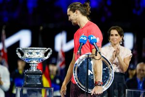 Alexander Zverev darf erneut keine Grand-Slam-Trophäe hochheben - Foto: Frank Molter/dpa