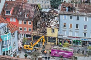 Nach einem Mietstreit soll ein Mann den Sohn seines Vermieters mit einer selbstgebauten Waffe erschossen haben. (Archivbild) - Foto: Jason Tschepljakow/dpa