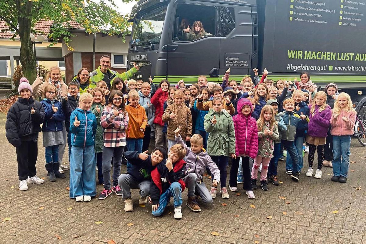 Sichtlich viel Spaß hatten die Oestereider Grundschüler während der Schulweg-Aktion mit der Fahrschule Gödde. Foto: Frenz