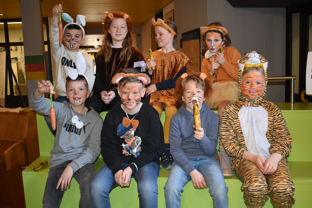 Diese acht Kinder der Klasse 4b präsentierten mit Mitschülern aus den anderen 4. Klassen das Musical „Löwenmutig und Tigerstark“. Foto: Pankratiusschule