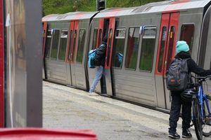 Über das Fortbestehen des Deutschlandtickets für Busse und Bahnen des Nah- und Regionalverkehrs wird seit seiner Einführung im Mai 2023 immer wieder gestritten. (Archivbild) - Foto: Marcus Brandt/dpa