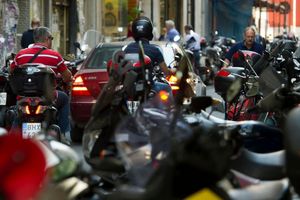 Jeder fünfte Motorradfahrer in Griechenland ist ohne Helm unterwegs. (Foto-Archiv) - Foto: picture alliance / dpa