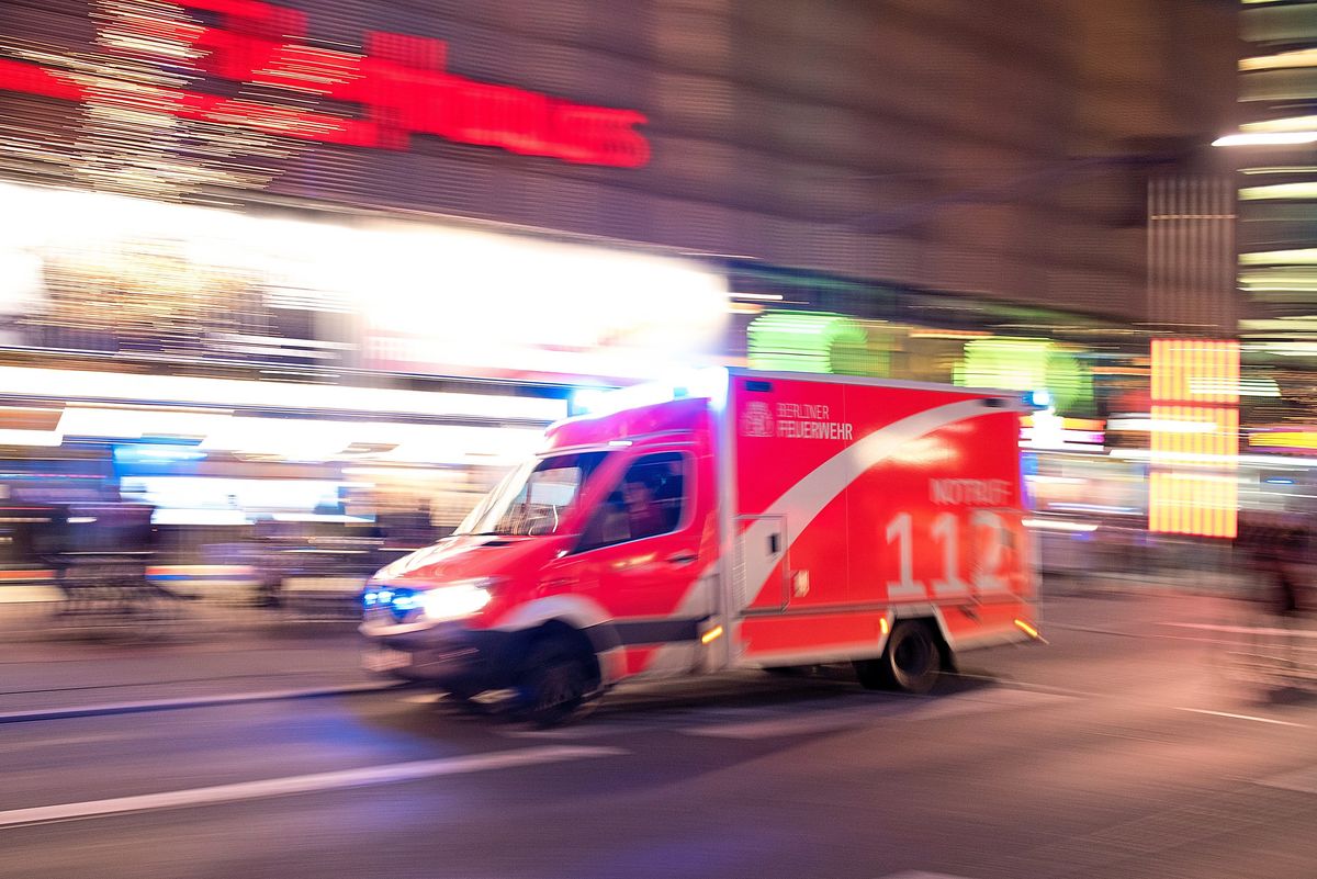 Schwer verletzt kam der Farradfahrer in ein Krankenhaus. Foto: dpa