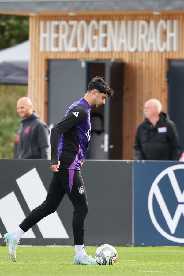 Aleksandar Pavlovic ist nach Knieproblemen wieder fit und wird in seiner Heimat München gegen Holland spielen. - Foto: Christian Charisius/dpa