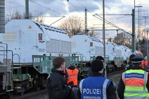 Der Castor-Transport hat Deutschland erreicht. - Foto: René Priebe/dpa