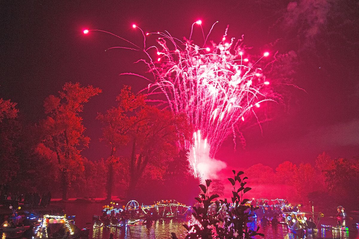 Wasser- und Lichtspektakel gibt's am Dienstag, 22. Oktober, ab 19 Uhr im Grünen Winkel. 