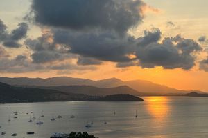 Koh Samui lockt mit herrlichen Buchten und spektakulären Sonnenuntergängen - hat aber wegen des Tourismus bereits jetzt viele Probleme. (Archivbild) - Foto: Carola Frentzen/dpa