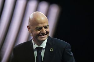 FIFA-Präsident Gianni Infantino ist sich bei Saudi-Arabien sicher. - Foto: Rebecca Blackwell/AP/dpa