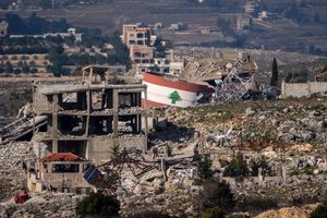 Libanesisches Dorf, aufgenommen von Israel aus. (Archivbild) - Foto: Ariel Schalit/AP/dpa