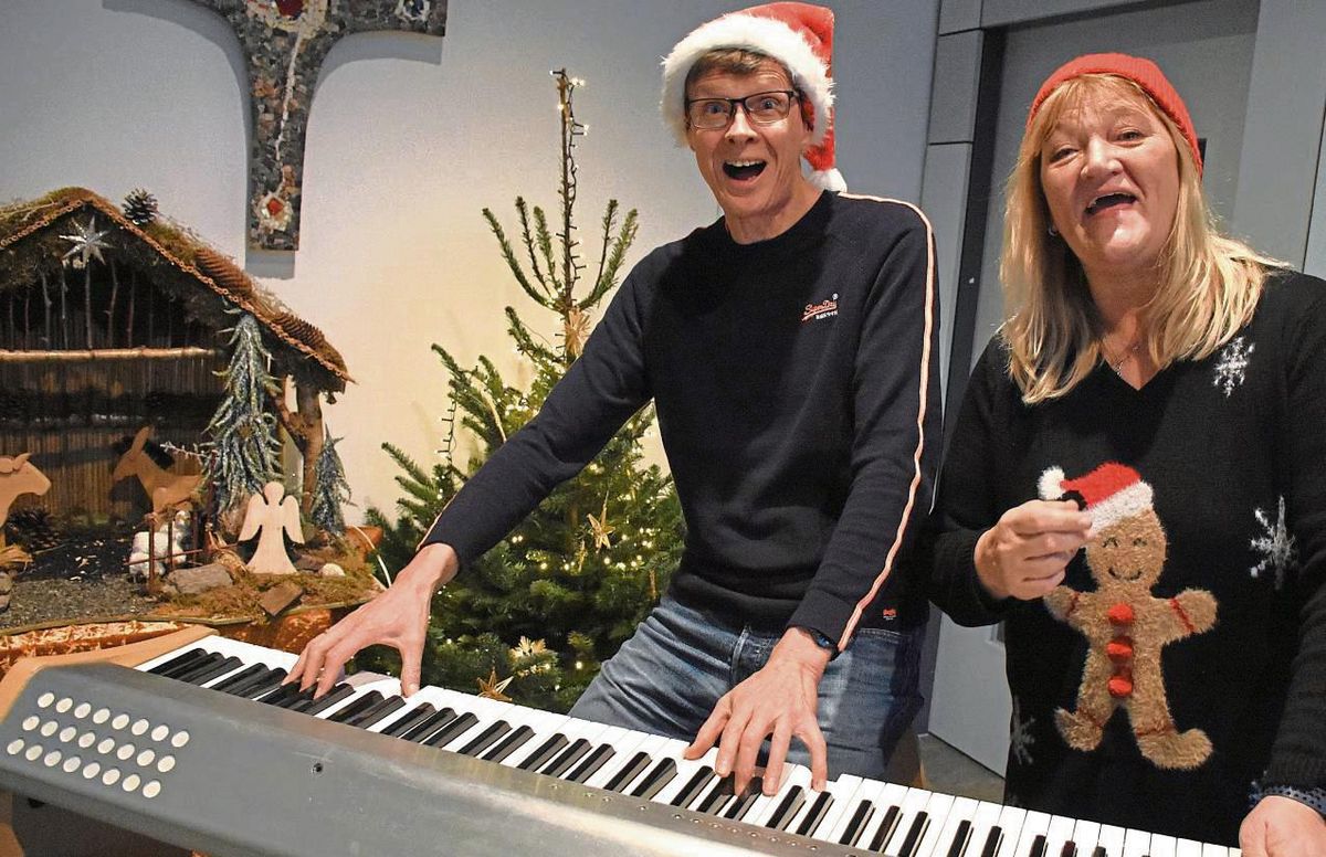 Weihnachten ohne traditionelle Weihnachtslieder? Gospelchor-Leiter Johannes Eilinghoff und Vorsitzende Ulla Gockel können sich das nicht vorstellen. Foto: Giannakis