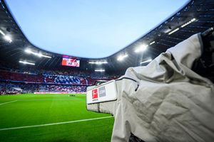 Die Deutsche Fußball Liga will im zweiten Anlauf die TV-Rechte verkaufen. - Foto: Tom Weller/dpa