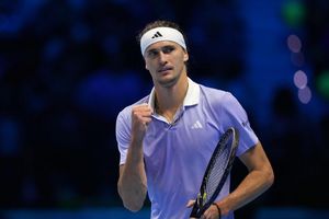 Alexander Zverev hat mit zwei Siegen ohne Satzverlust bei den ATP Finals eine optimale Ausgangsposition, ist aber noch nicht sicher weiter. - Foto: Antonio Calanni/AP/dpa