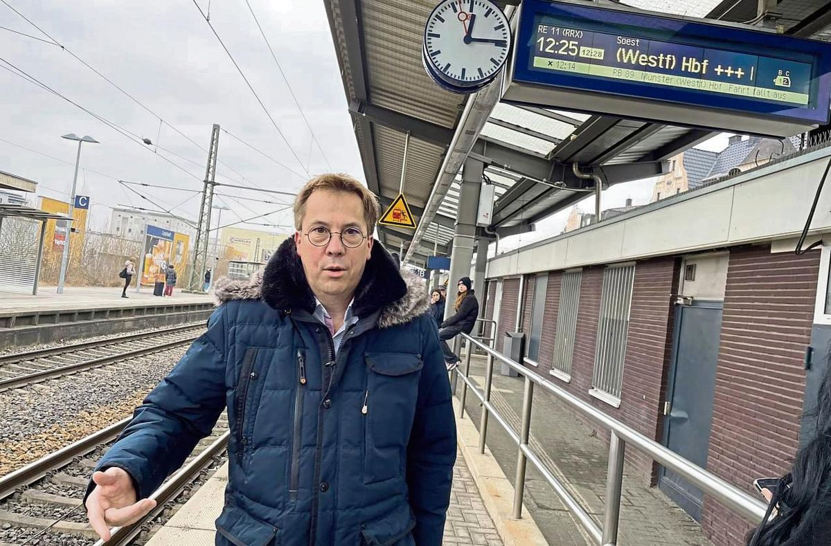 „Die Fahrt fällt aus“: Ulrich von Zons’ großes Anliegen ist es, die Bahn zukunftsfähig zu machen. Foto: Rückert