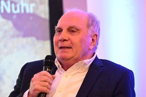 Uli Hoeneß hat eine klare Meinung zu Elon Musk und der AfD. - Foto: Felix Hörhager/dpa