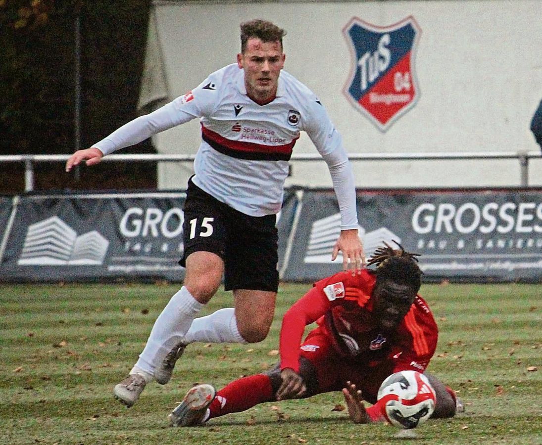 Bielefeld statt Clarholz: Auf seinen Vizekapitän Janik Steringer (l.) muss der SV Lippstadt im Heimspiel gegen die Victoria aus beruflichen Gründen verzichten. Dennoch wollen die Gastgeber ihren Gegner unbedingt niederringen. Foto: Heinke