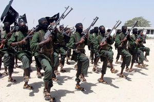 Mitglieder der islamistischen Terrormiliz Al-Shabaab. (Archivbild) - Foto: Farah Abdi Warsameh/AP/dpa