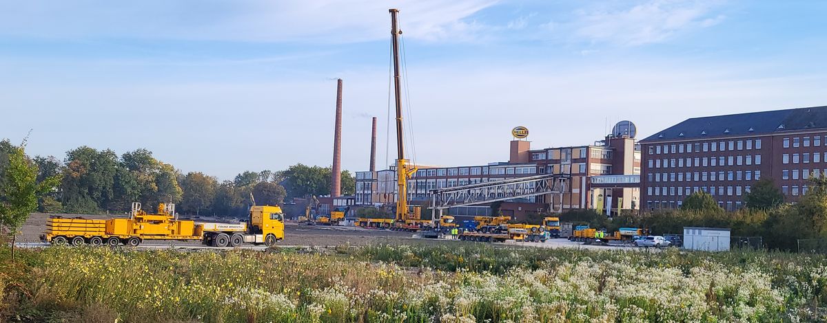 Am Samstagmorgen soll an der Rixbecker Straße auch der schlankere Hella-Überweg über die WLE-Gleise abgerissen werden.