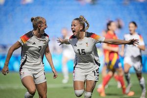 Wollen auch bei der EM jubeln: Lea Schüller und Giulia Gwinn - Foto: Laurent Cipriani/AP/dpa