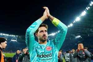 Eintracht Frankfurt muss wie gegen Ajax Amsterdam auch im Bundesligaduell mit dem VfL Bochum auf Torwart Kevin Trapp verzichten. - Foto: Giuseppe Maffia/dpa