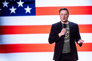 Elon Musk erhöht den Einsatz auf einen Wahlsieg von Donald Trump. (Archivbild) - Foto: Sean Simmers/The Patriot-News/AP/dpa