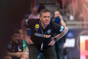 Handball-Bundestrainer Alfred Gislason will sich bei Schweden für die EM-Niederlage revanchieren. - Foto: David Inderlied/dpa