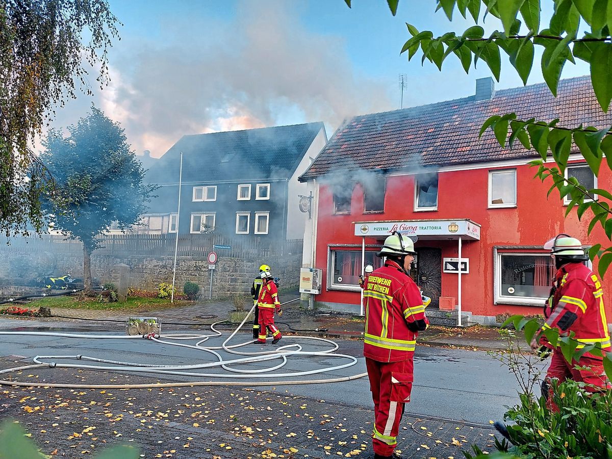 Für einen ausgedehnten Zimmerbrand in Drewer war die Feuerwehr im Einsatz. Foto: Löseke