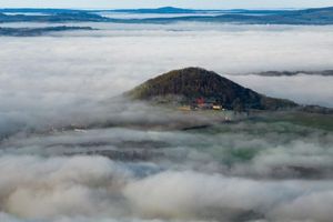 Hoch in den Bergen in Thüringen waren die Temperaturen dieser Tage teils zweistellig, in den Tälern hingegen wurden um null Grad gemessen. - Foto: Christoph Reichwein/dpa