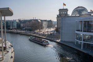 Union, SPD und Grüne verhandeln weiter über Finanzpaket. (Archivbild) - Foto: Michael Kappeler/dpa