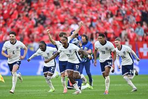 Englands Spieler feiern nach dem gewonnenen Elfmeterschießen. - Foto: Marius Becker/dpa