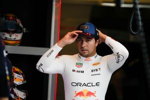 Für Sergio Pérez geht es bei Red Bull nicht weiter. - Foto: Altaf Qadri/AP