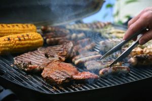 Die Fußball-EM hat nicht für einen neuen Boom beim Grillen sorgen können. - Foto: Karl-Josef Hildenbrand/dpa/dpa-tmn