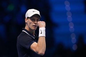 Publikumsliebling Jannik Sinner geht als Favorit in das Endspiel der ATP Finals gegen Taylor Fritz. - Foto: Antonio Calanni/AP/dpa