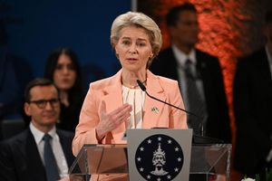 Ursula von der Leyen erhält den Karlspreis 2025 (Archivbild). - Foto: Federico Gambarini/dpa-Pool/dpa