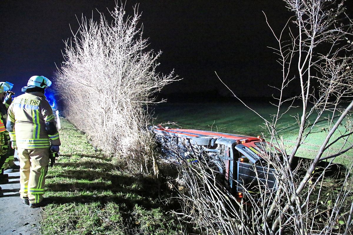 Fahrzeuge Krachen Auf B1 Bei Erwitte Zusammen: Fahrer Schwer Verletzt