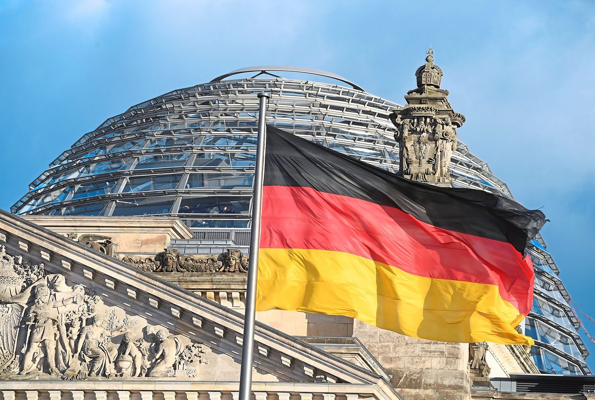 Im Reichstagsgebäude in Berlin hat der Deutsche Bundestag seinen Sitz. Dorthin möchten nach der Wahl am 23. Februar sechs Kandidaten aus dem Kreis Soest. Der Wahlkampf ist in vollem Gange. Foto: Soeren Stache (dpa)