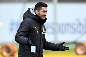 Lässt sich die Freude an seinem Trainerjob auch in der Krise nicht nehmen: Nuri Sahin. - Foto: Federico Gambarini/dpa