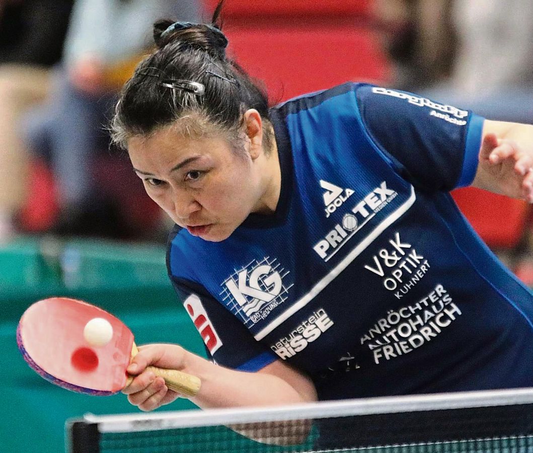 Ihre Erfahrung ist noch immer Gold wert: Ein knappes Match gegen die Tostedterin Anastassiya Lavrova entschied Jing Tian-Zörner (im Bild) für den TTK Anröchte in vier Sätzen für sich. Foto: Wiegand