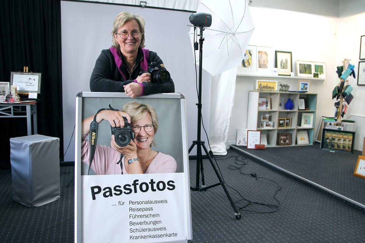 Passbilder sind für Fotografin Karin Lux eine wichtige Einnahmequelle. Ab Mai reduziert sie das Angebot aber.