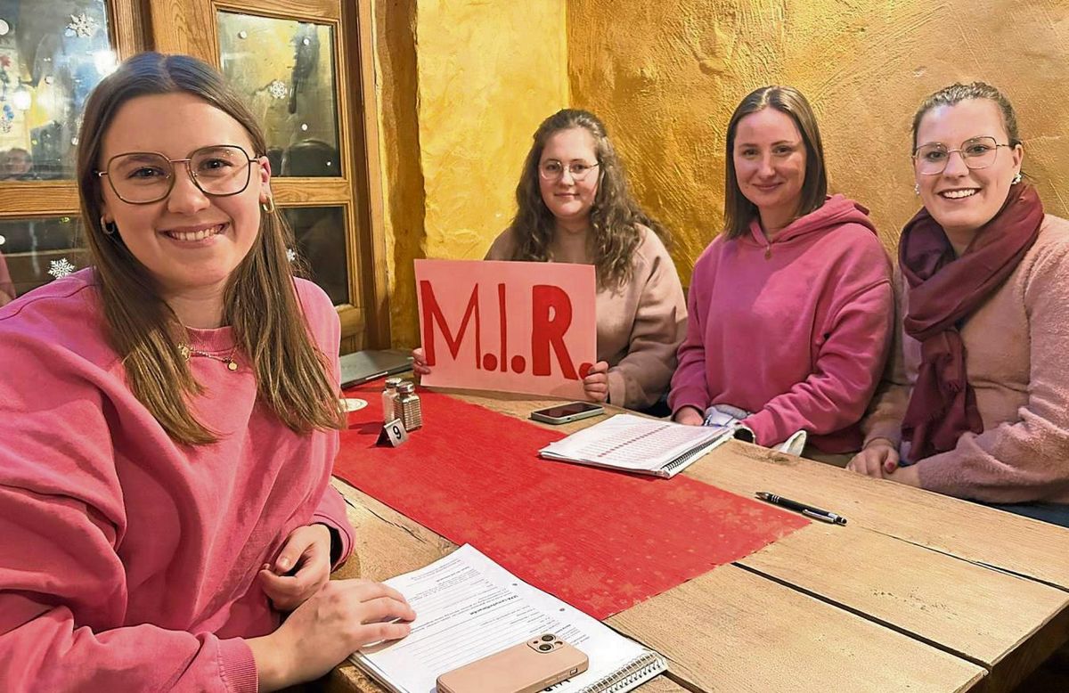 Das Organisationsteam (v.l.) Annika Brinkhaus, Annika Schulte-Steffens, Carolin Koslowski und Carolin Cordes will Rüthen für junge Frauen ab 18 Jahren attraktiver machen – und den Verein „M.i.R. - Mädels in Rüthen“ gründen. Foto: Kloer