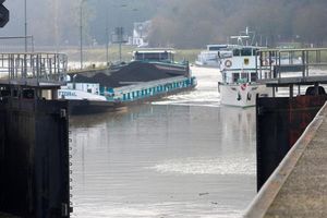 Staatssekretär Becht: Bei der Reparatur der Schleuse wurde schnell und professionell gearbeitet. - Foto: Thomas Frey/dpa