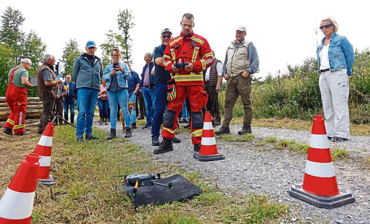 Die Drohnen der Feuerwehr können im Wald bei verschiedenen Arbeiten nützlich sein. Foto: Kloer