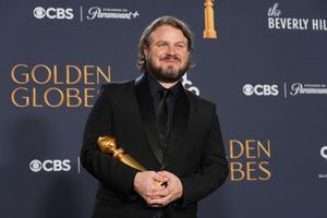 Brady Corbet erhielt für «Der Brutalist» einen Golden Globe für die beste Regie. (Archivbild) - Foto: Chris Pizzello/Invision/dpa