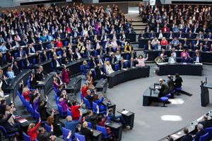 Volles Haus bei der ersten Sitzung des neuen Bundestages. - Foto: Kay Nietfeld/dpa