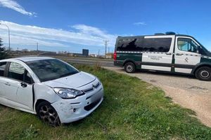 Mit einem weißen Kleinwagen fuhr ein 89-Jähriger die Radfahrer von hinten um. - Foto: B.Ramon/Diario de Mallorca“ /dpa