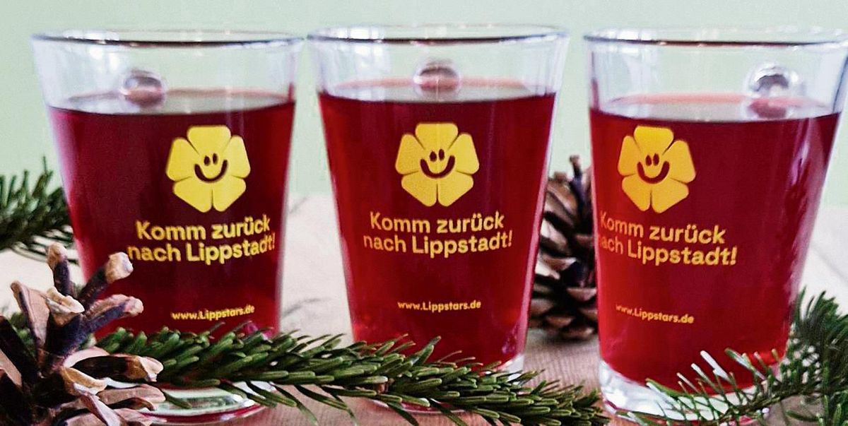 Steter Tropfen höhlt den Stein?! Zumindest erinnern die Gläser auch in der Fremde daran, dass in der alten Heimat neue Jobs warten. Mit Glühwein und Fotobox sucht die Wirtschaftsförderung am 23./24. Dezember in der Poststraße den Kontakt zu Ex-Lippstädtern auf Heimatbesuch.